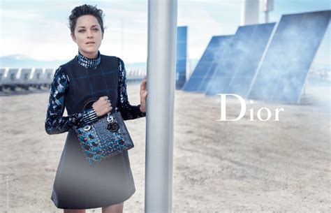 egerie sac dior|Marion Cotillard, égérie futuriste du sac Lady Dior .